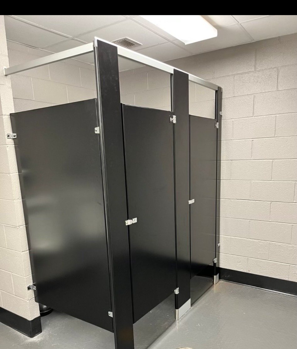 Commercial privacy partition installation
